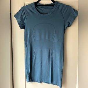 Lululemon Swiftly tech short sleeve shirt size 6 blue